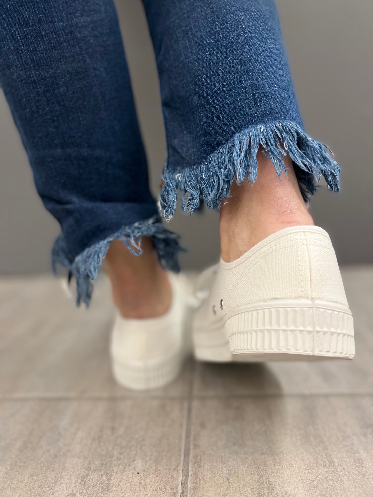 NOVE WHITE